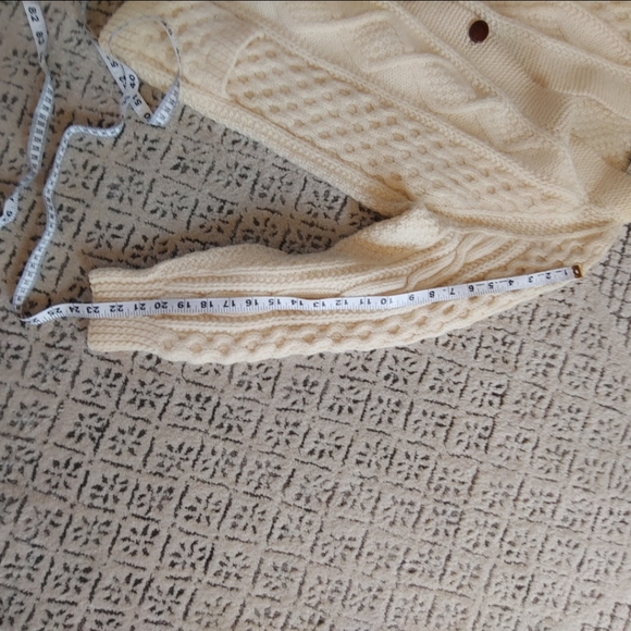 Vintage Joseph F. Heron 100% Irish Wool Handknit Sweater. - Picture 8 of 11